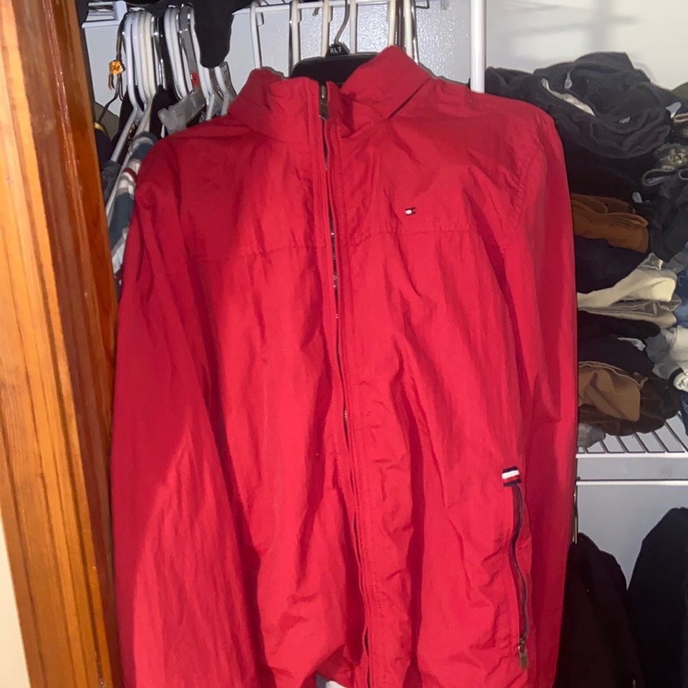 Tommy Hilfiger size L condition:9/10 only because it’s just old.
